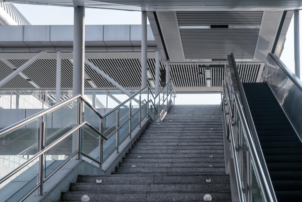 Corrimão inox: elegância e segurança com a Metal Rota